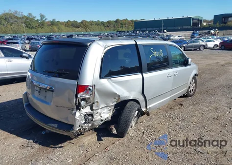 2010 Chrysler Town & Country Touring from USA, damaged, VIN 2A4RR5D16AR176131